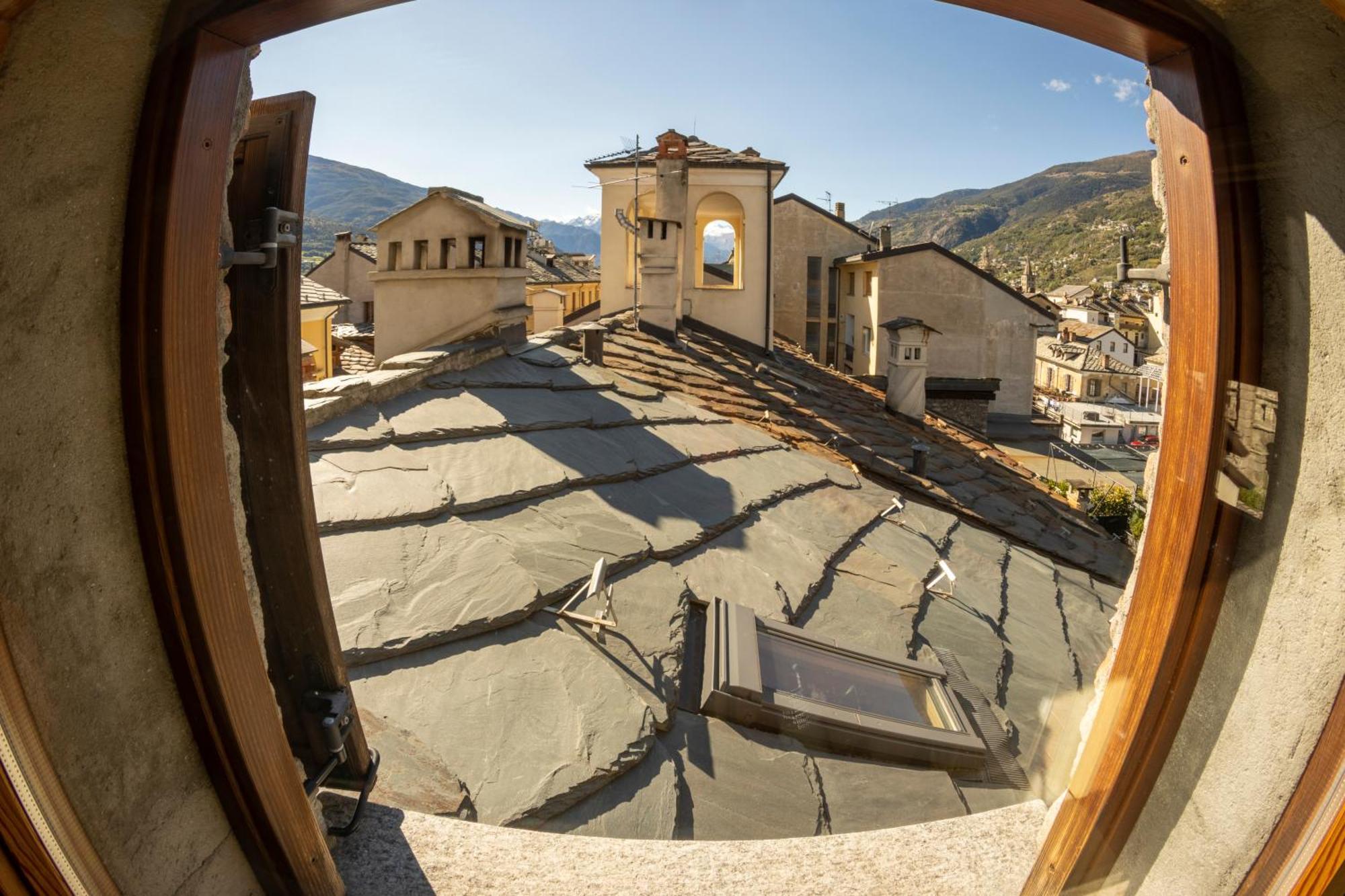 Aosta Con Vista - Appartamento In Centro Luaran gambar
