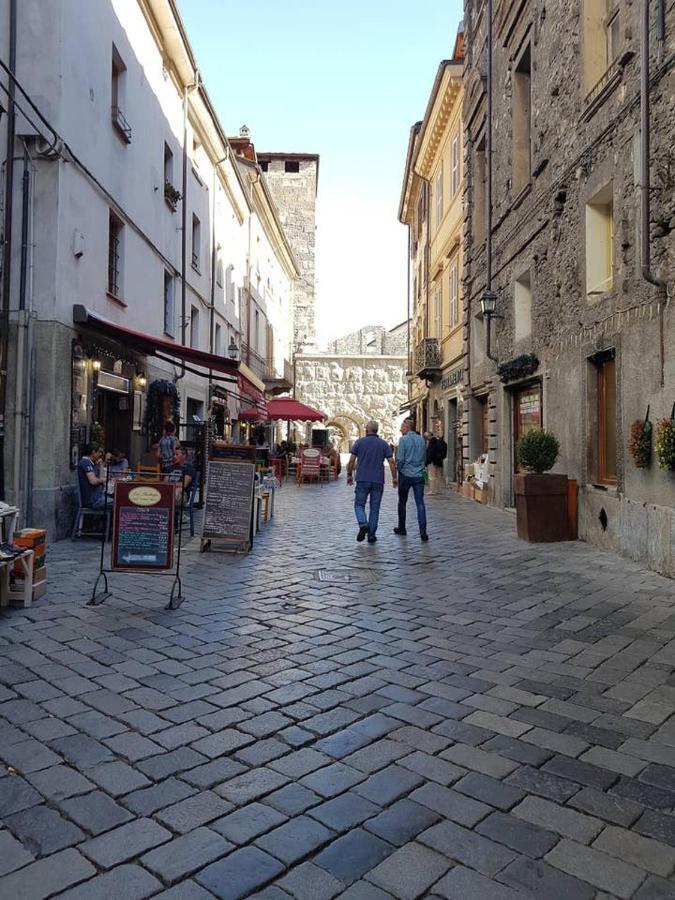 Aosta Con Vista - Appartamento In Centro Luaran gambar